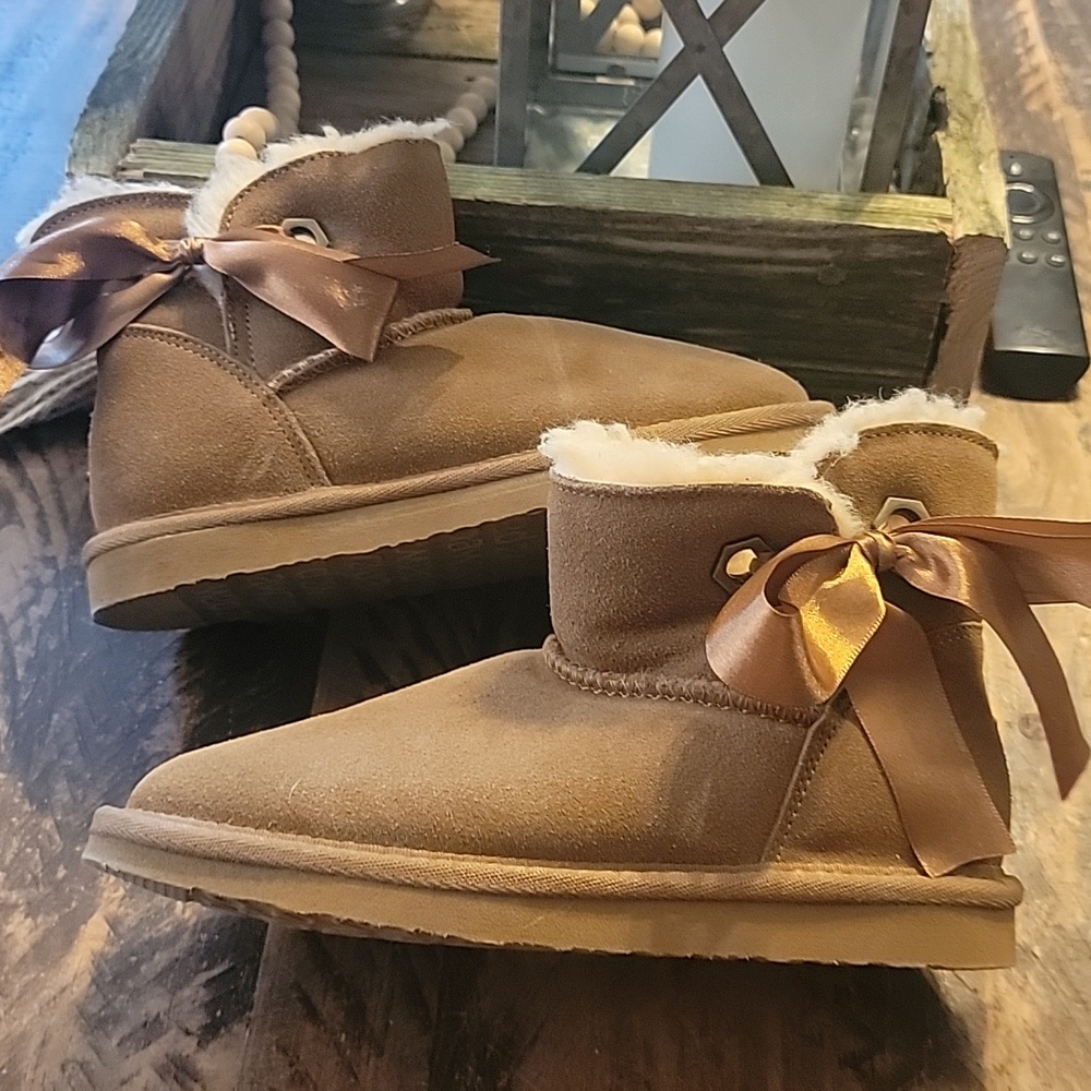 Girls booties with bows